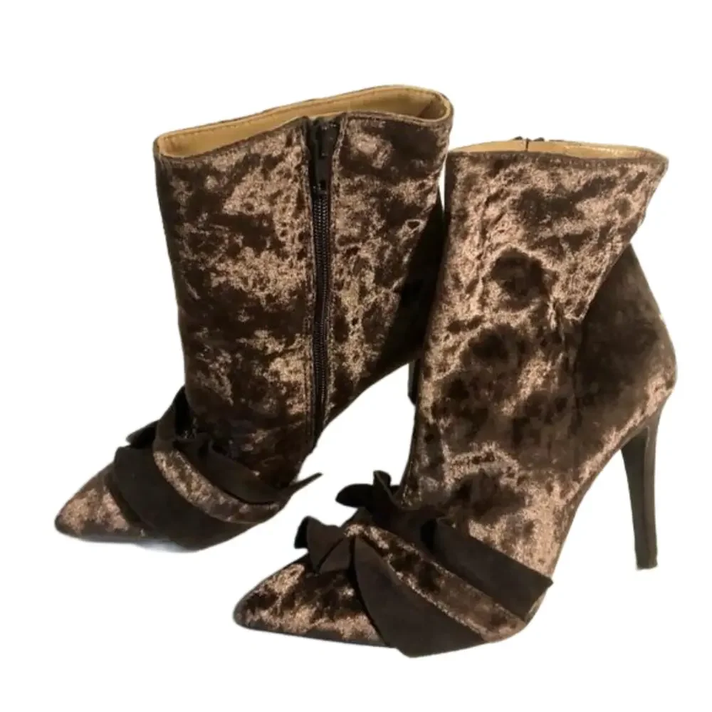 8 by Yoox velvet and leather 4” heeled booties made in Italy size 38 - Picture 4 of 16